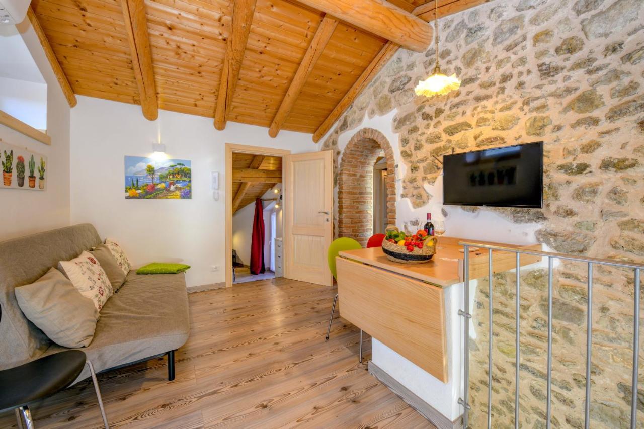 Casa Nel Borgo - Il Gufo Apartment Tremosine ภายนอก รูปภาพ